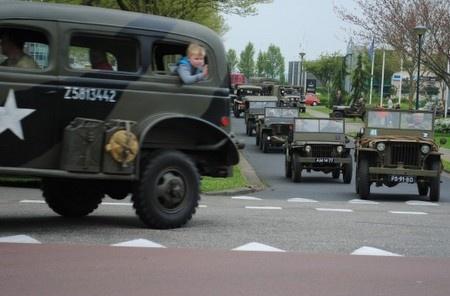 keep them rolling militairen voertuigen