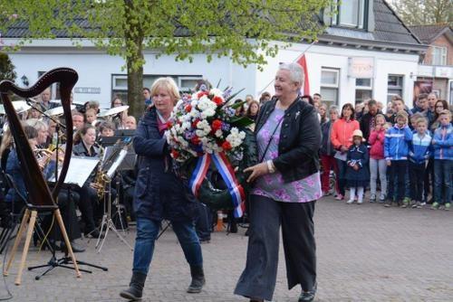 Herdenking Ouwsterhaule kranslegging