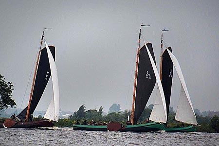 150613 Langwar skutsje met Sneek en Earnewald 500