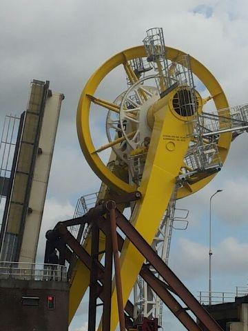 150708 Gevaarte door brug Spannenburg