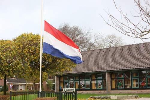 151116 Half stok voor Parijs