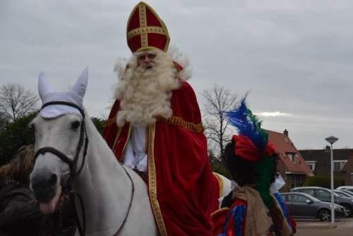 151116 Sinterklaas Langweer paard