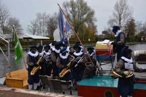 151116 Sinterklaas Langweer pietenboot