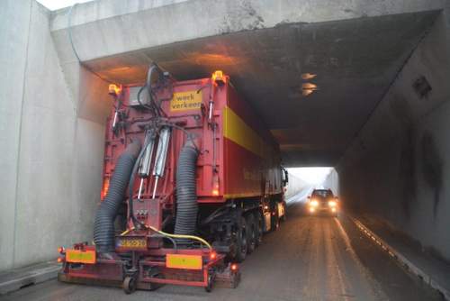 161230 Haulstersingel weer open machine schoonmaken