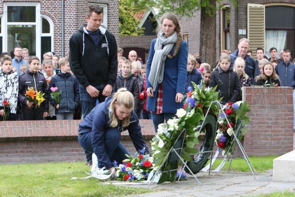 040517 dodenherdenking sint nyk 28