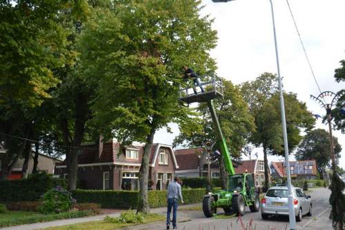 170906 Laatste snoei en schoffelwerk hoogwerker