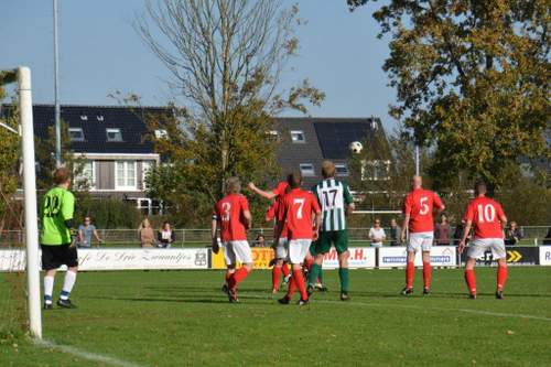 171016 Langweer derby Joure voorzet