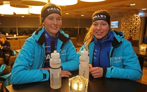 171201 daphne Alderts en annet Nopper aan tafel