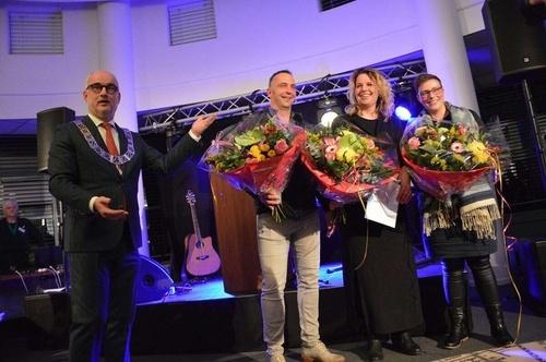 180110 Prijs voor Oud en Nieuw viering Doniaga