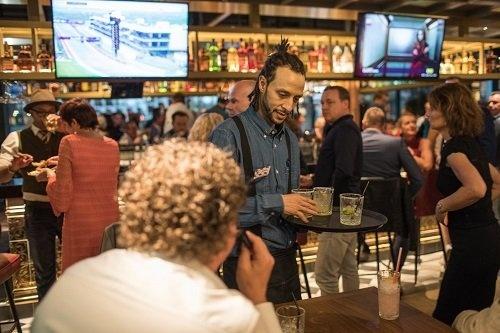 180627 Van Deynen Schermen aan bar 2