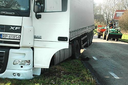 190129 SIntNyk vrachtwagen in Berm 3