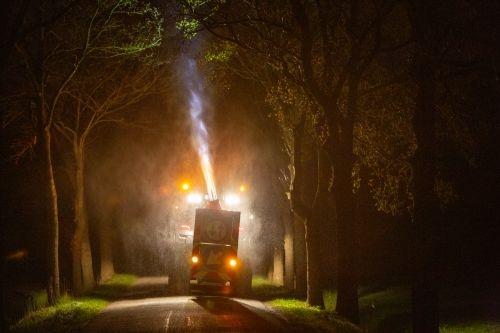 Bestrijding eikenprocessierups op de Langwarderdyk bij Langweer