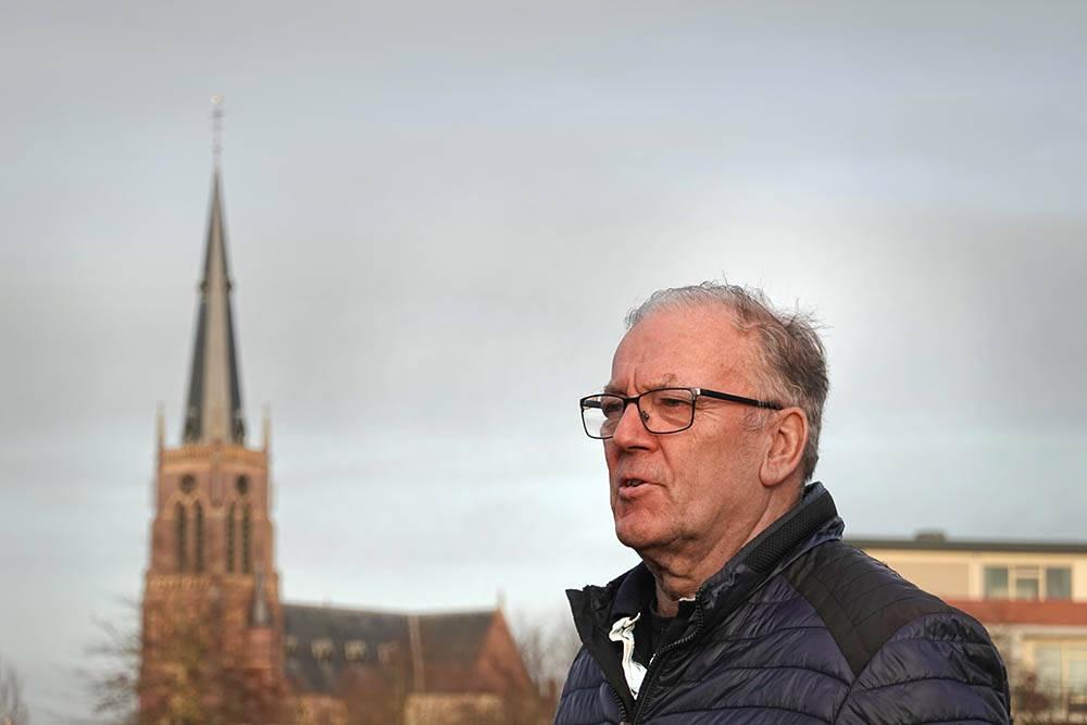 Harry Nota uit SInt Nicolaasga stopt na veertig jaar met De Zakenman