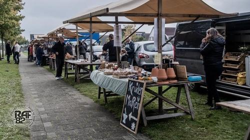 150817 Manege De Oorsprong met bankje