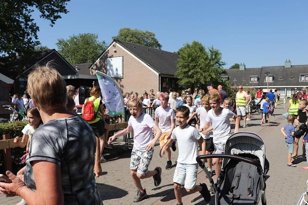 230616 SintNyk Klimmerbled colorfestival c SybrichKampen 4 1000