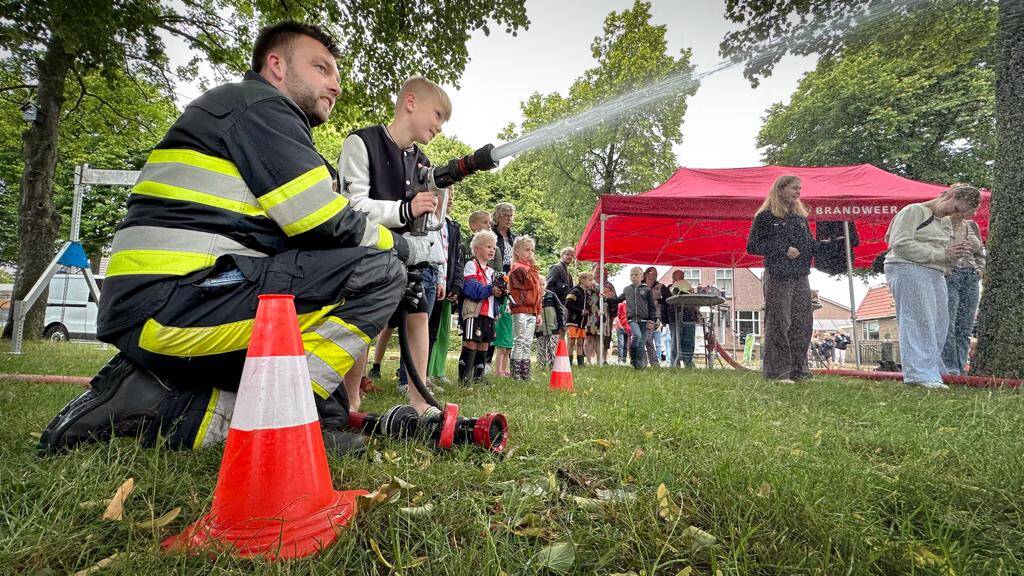 230702 SIntNyk jaarmarkt brandweer spuit