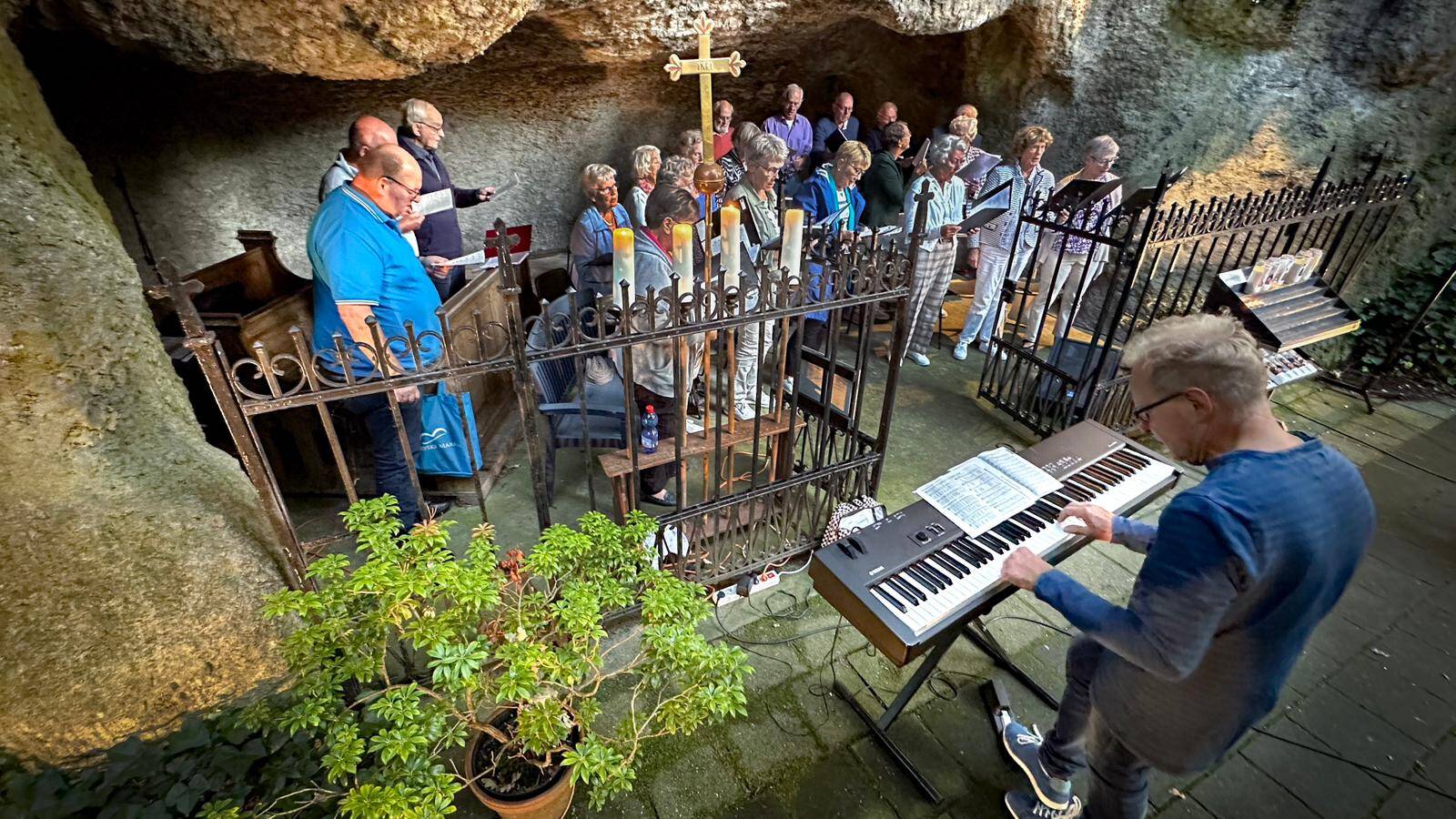 230813 SintNyk RK kerk openluchtdienst 1