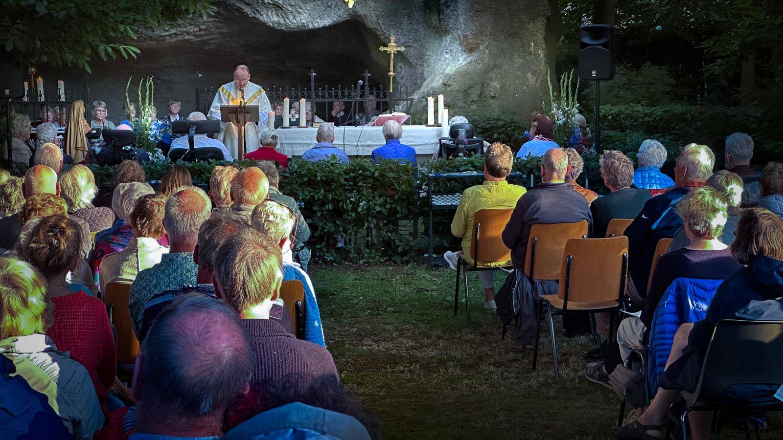 230813 SintNyk RK kerk openluchtdienst 5