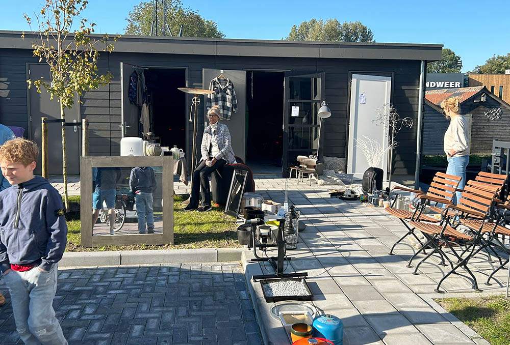 241005 Langweer garageverkoop 7 c Volksvermaken