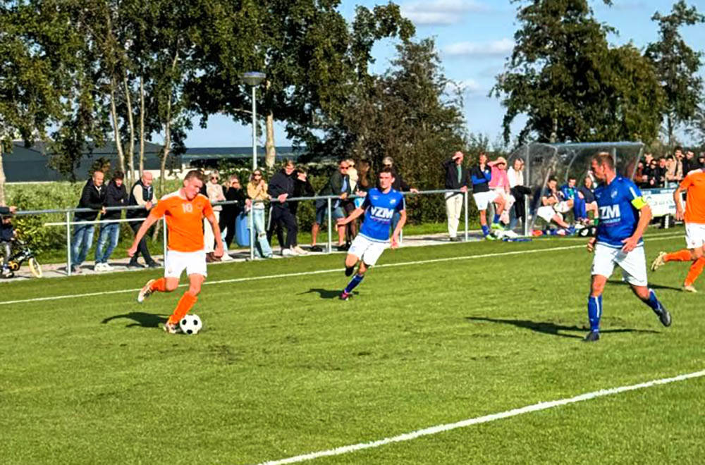 241005 voetbal AVC1 VVI1 2