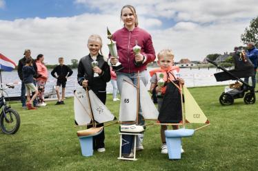 Klompen op stormachtige Langwarder Wielen