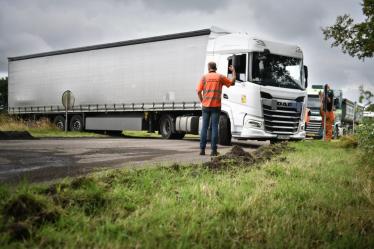 Poolse chauffeur rijdt zich klem bij Spannenburg