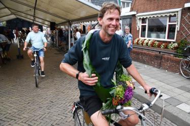 Zinderende strijd om wisselbeker ringfietsen Sint Nyk