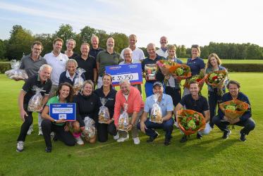 Sfeervolle golfdag voor Foppe Fonds op banen Legemeer